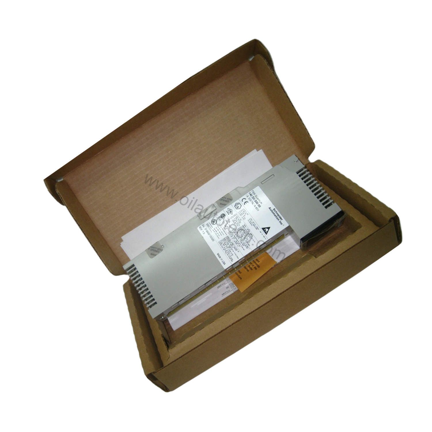 Figure 2: Technical layout and connection details for the Schneider Electric 140DII33000 industrial automation component.