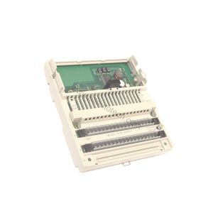 Figure 2: Technical layout and connection details for the Schneider 170ADO34000 industrial automation component.