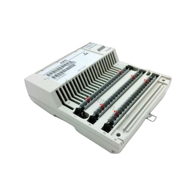 Figure 1: Front view of the Schneider Electric 170BDI35400 industrial automation component showing its physical design and enclosure.